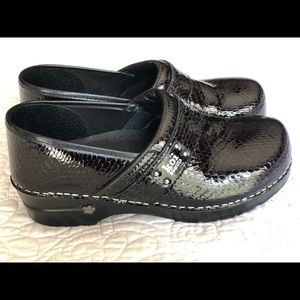 Koi Sanita Black Women Clogs EUC